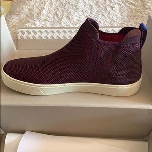 Rothys mid top shoes in purple/pink.  Size 7.5